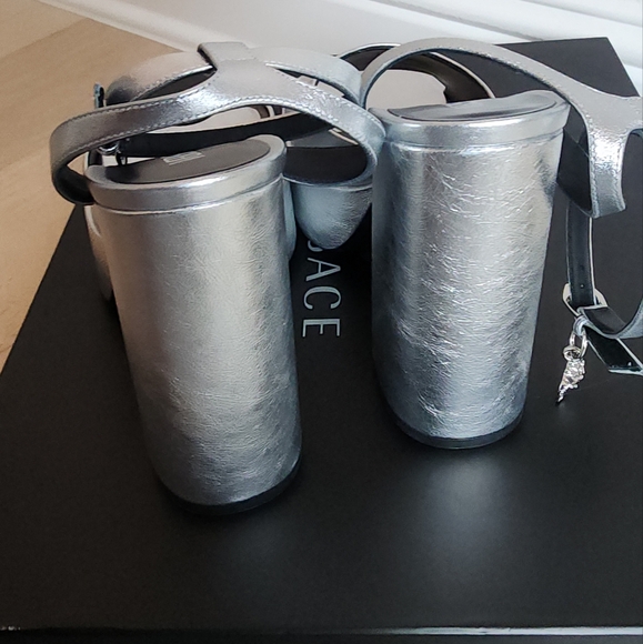 VERSACE SANDAL SIZE 40 US Size 10 - Picture 6 of 7